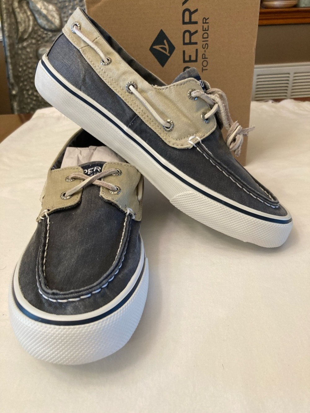 Sperry Men’s Bahama ll Navy/Khaki Slip-On Canvas Sneakers size 8.5 New with box.